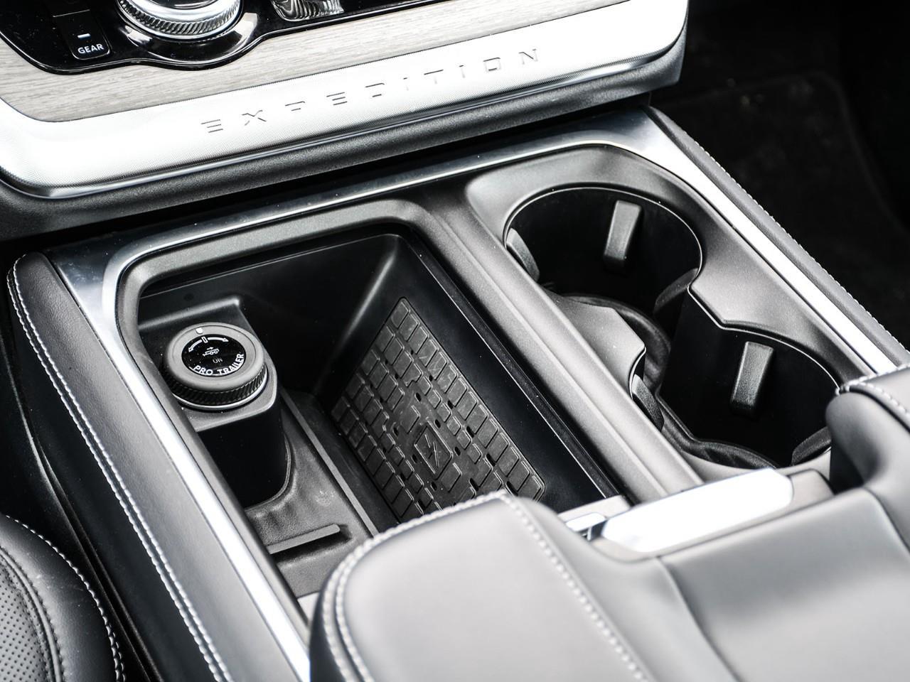 2025 Ford Expedition Platinum NAV | SUNROOF | HTD & COOLED SEATS | ADAPTIVE CRUISE Photo