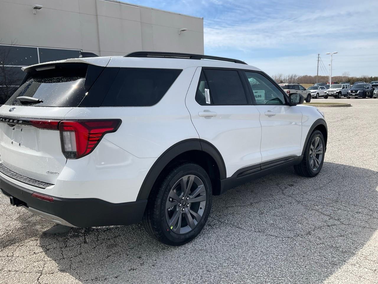 2026 Ford Explorer Active Photo3