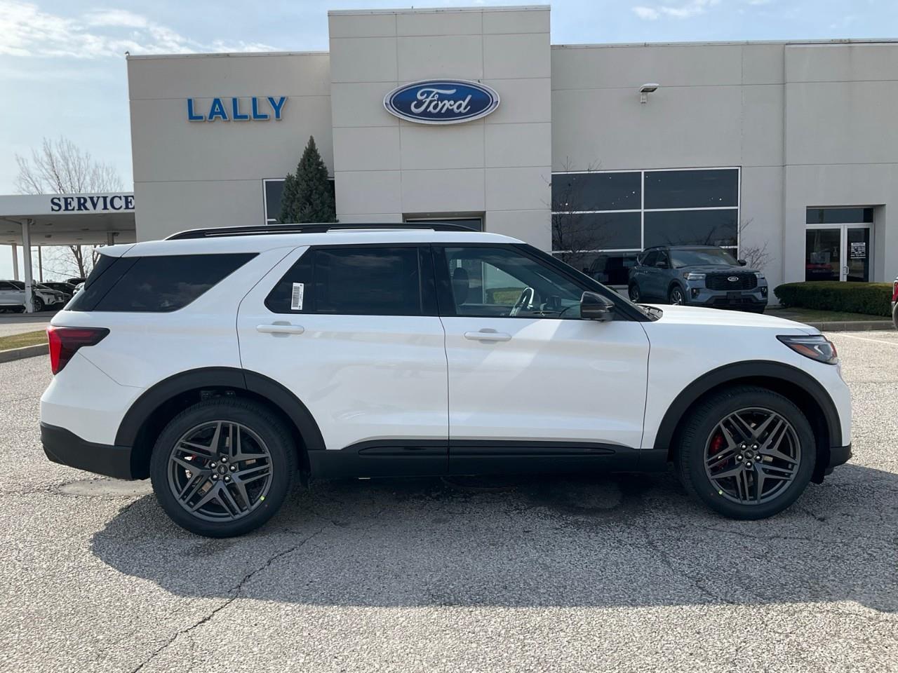 2026 Ford Explorer ST Photo2