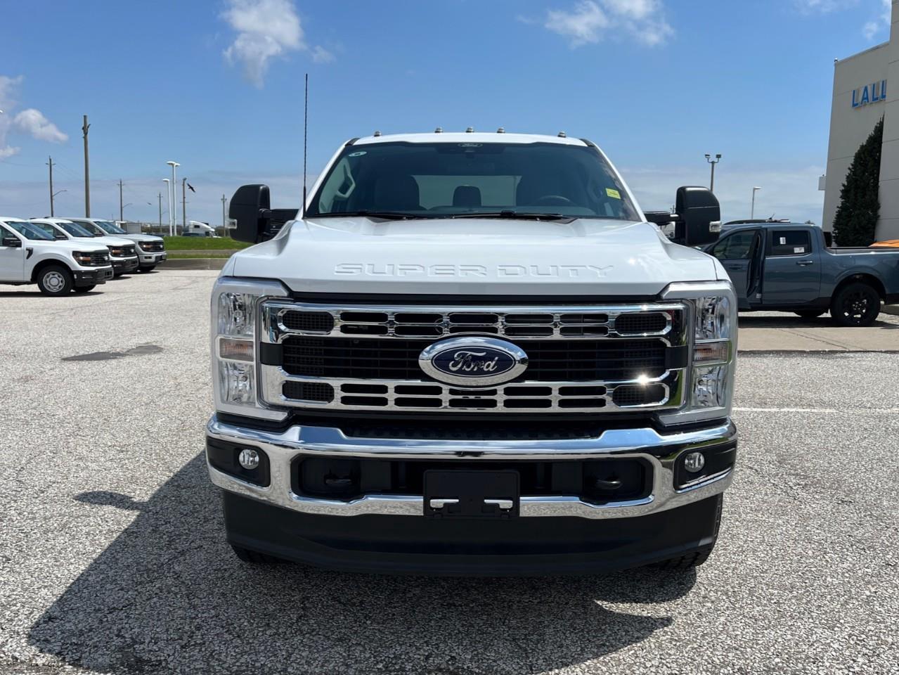2026 Ford F-350 XLT Photo