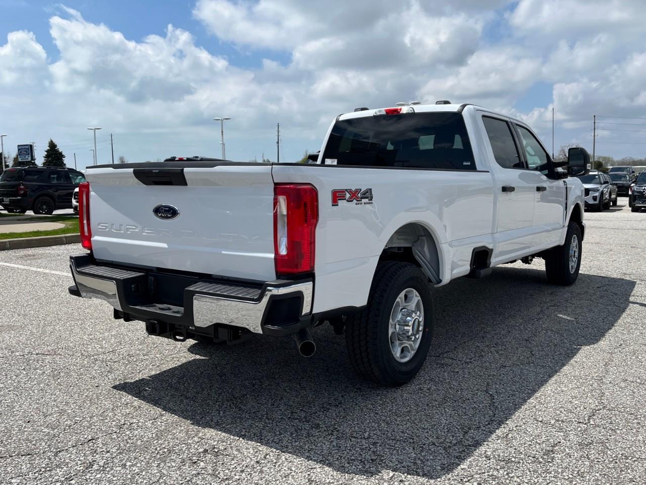 2026 Ford F-350 XLT Photo