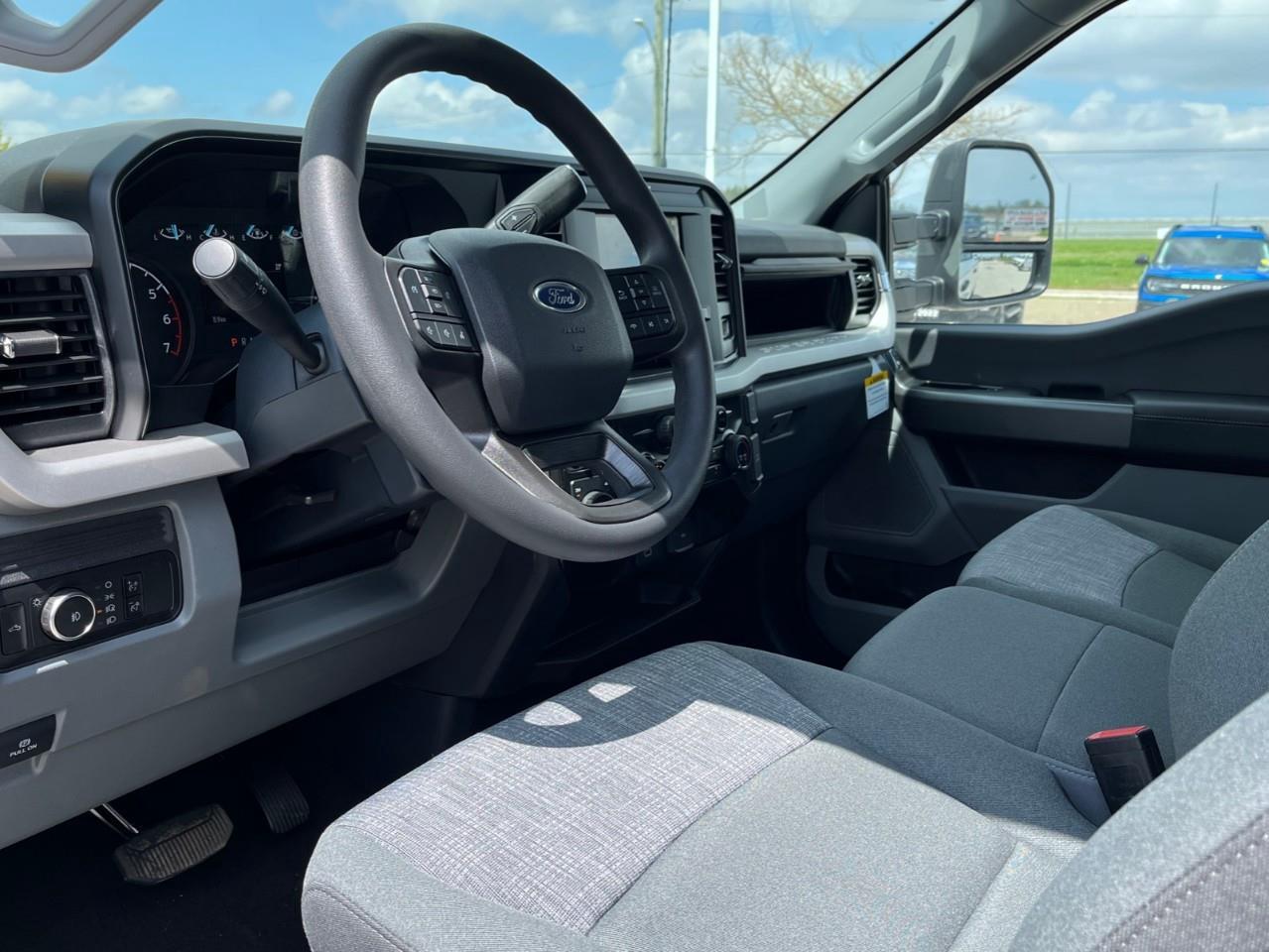 2026 Ford F-350 XLT Photo