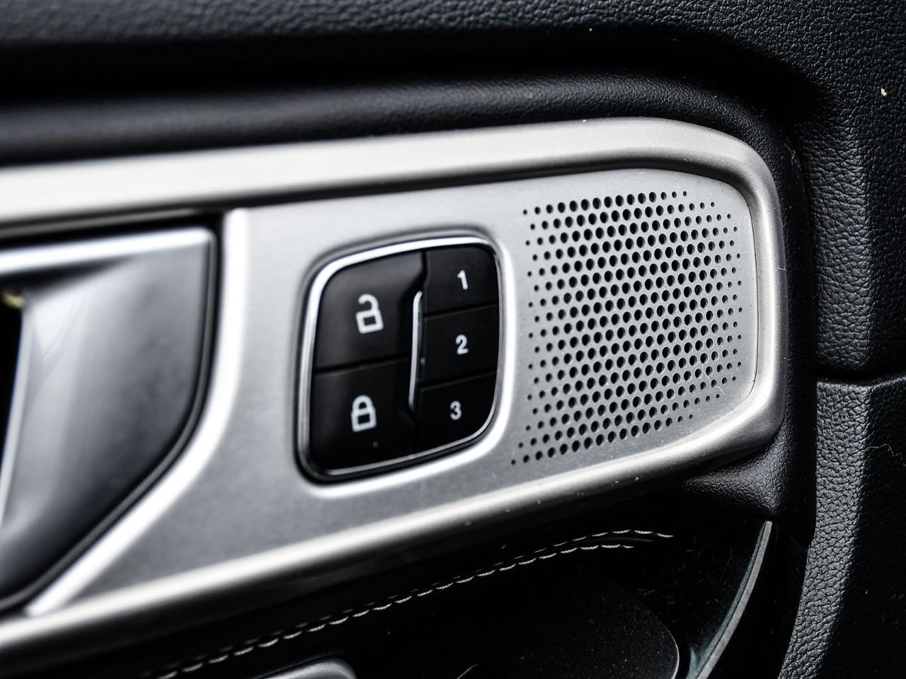 2024 Ford Explorer NAV | SUNROOF | HTD & COOLED SEATS | HTD STEERING | REMOTE START Photo