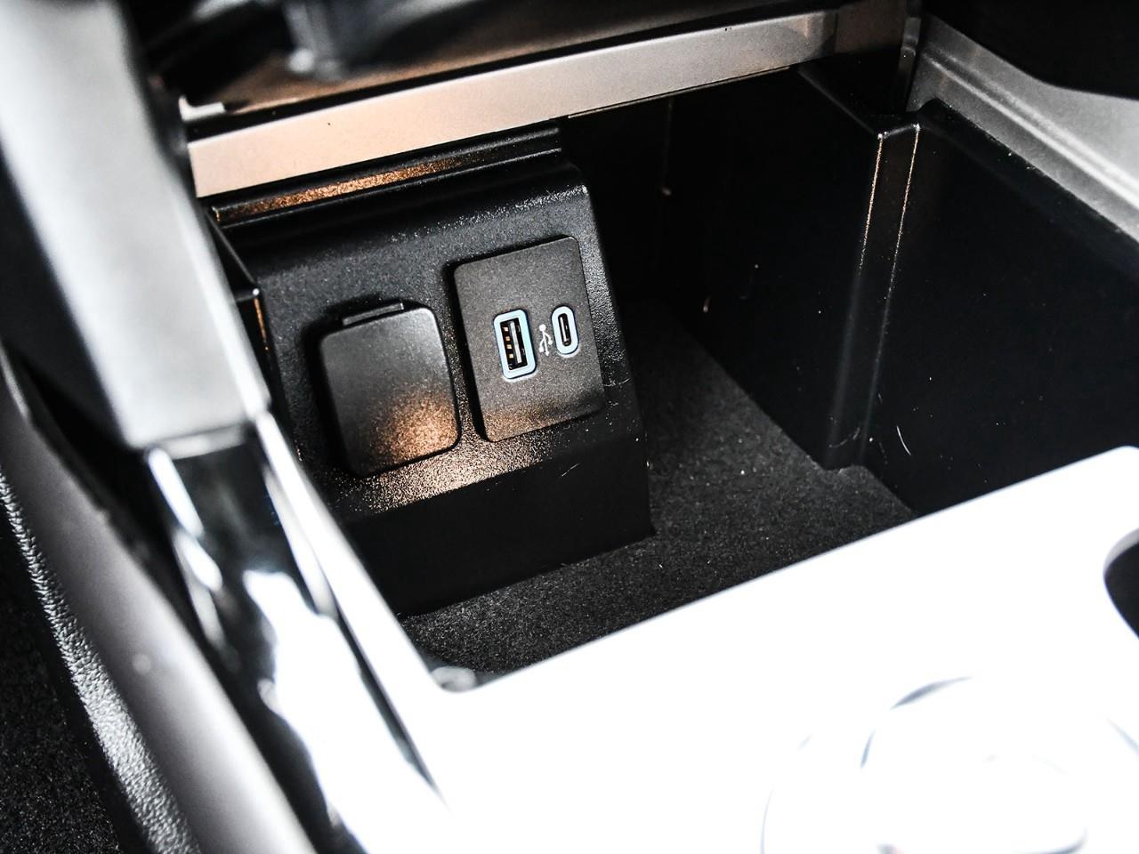 2024 Ford Explorer NAV | SUNROOF | HTD & COOLED SEATS | HTD STEERING | REMOTE START Photo