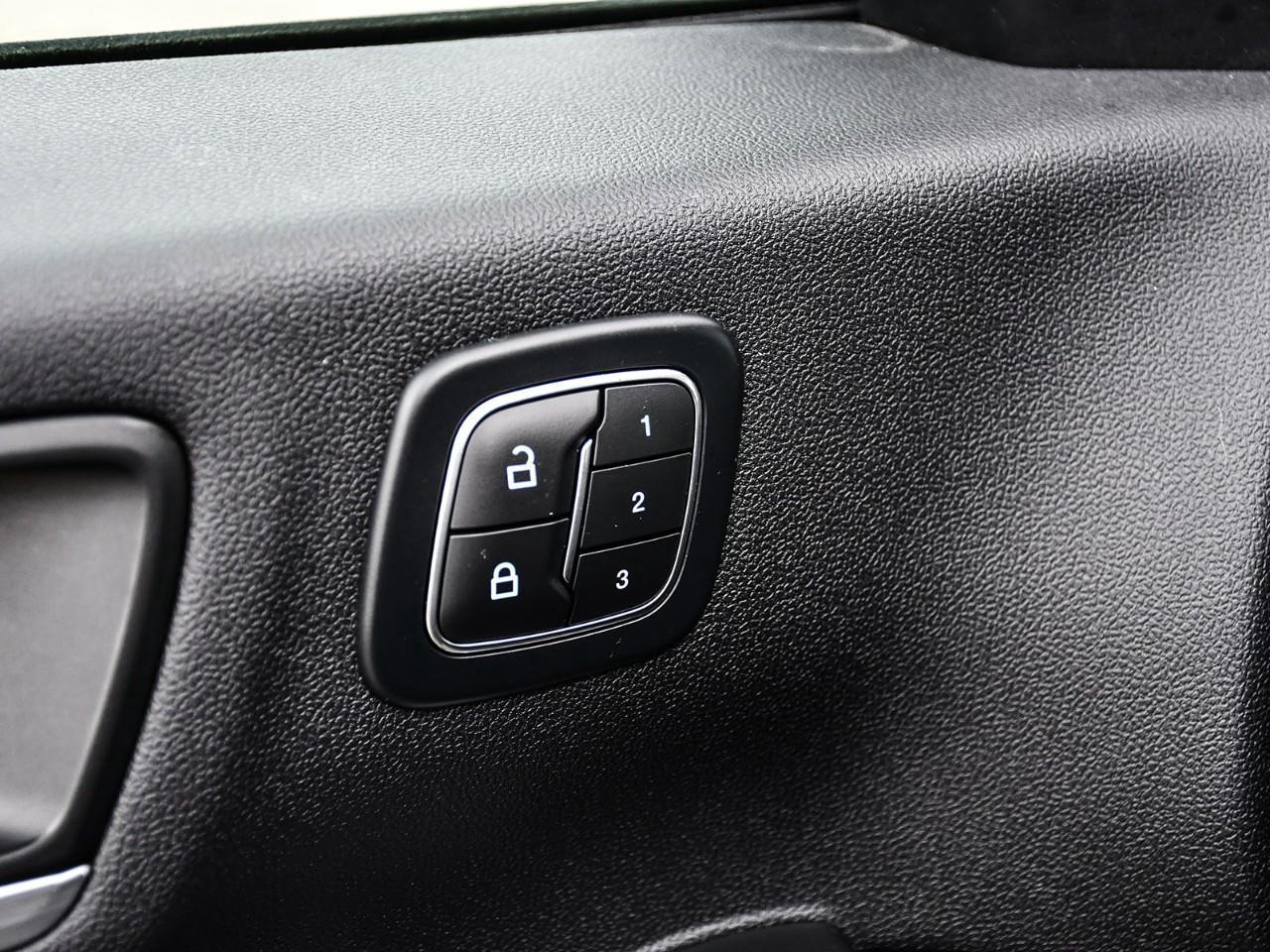 2024 Ford Escape PHEV NAV | HTD SEATS | HTD STEERING | REMOTE START | ADAPTIVE CRUISE Photo