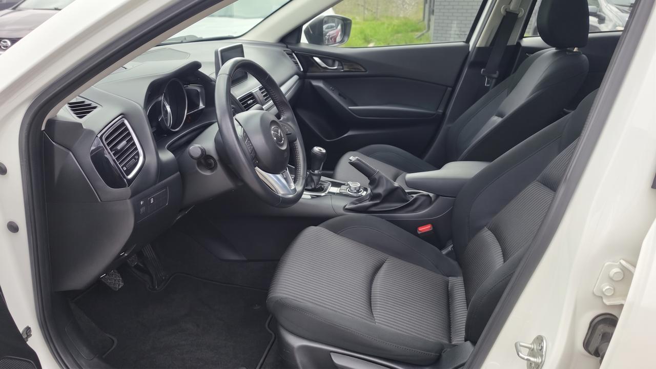 2016 Mazda MAZDA3 GT / 2.5L / MANUAL / ROOF / NAV / HUD / HTD SEATS Photo3