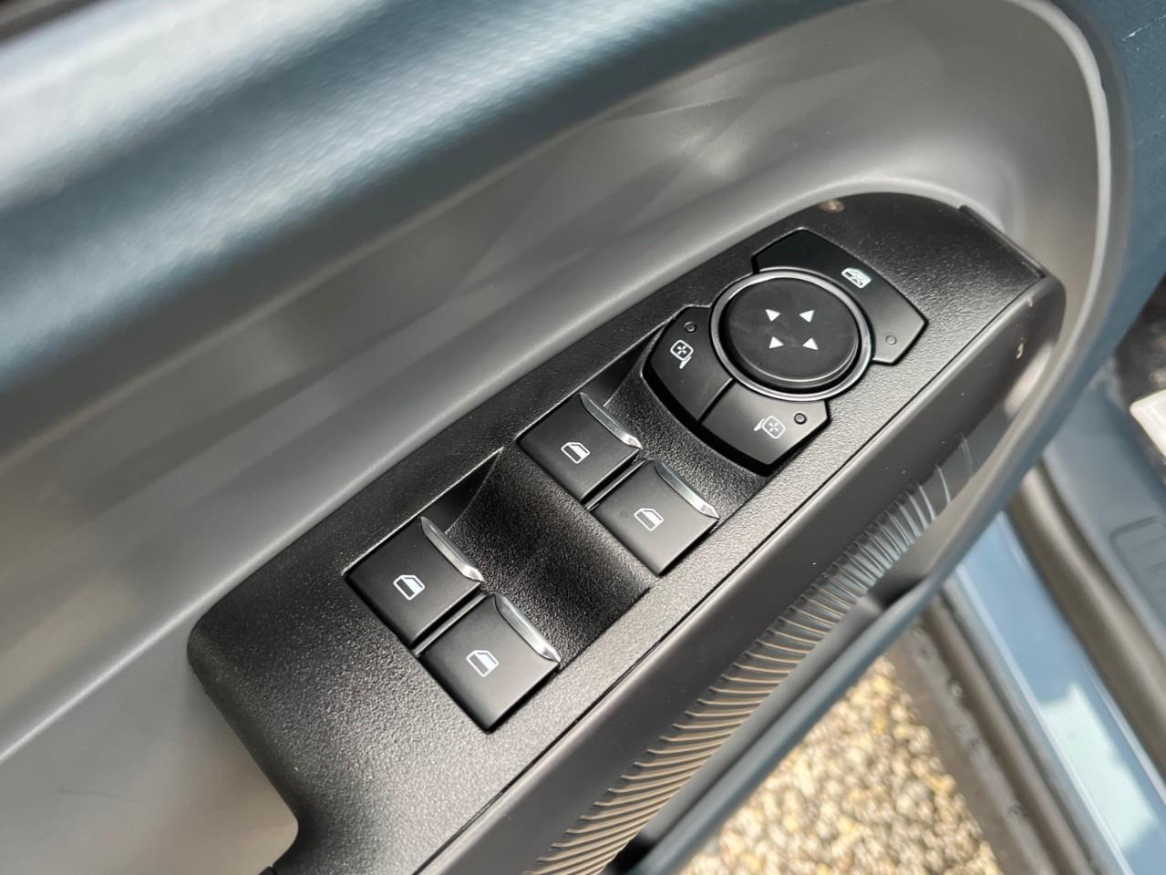 2026 Ford Maverick Lariat Photo