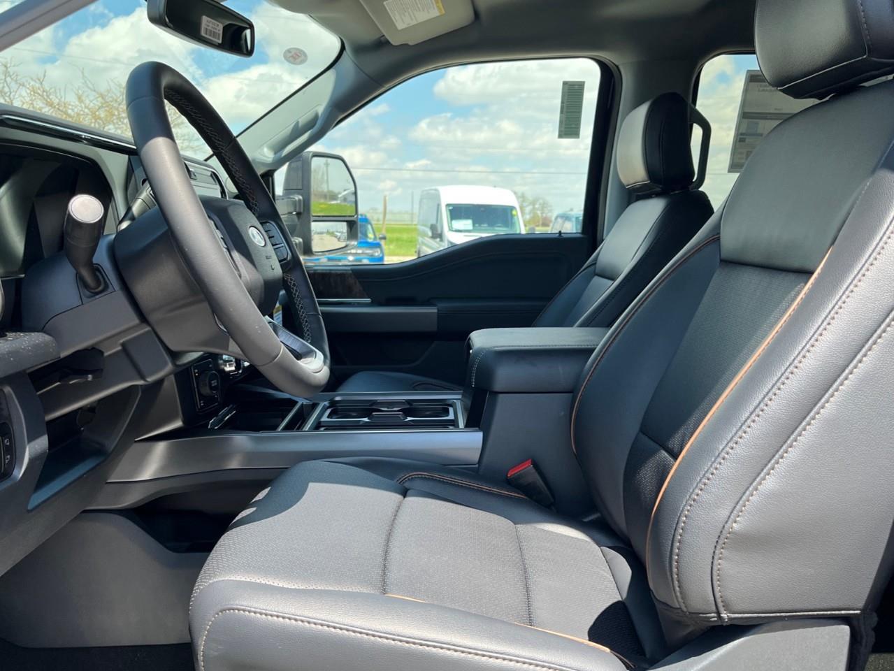 2026 Ford F-350 Lariat Photo
