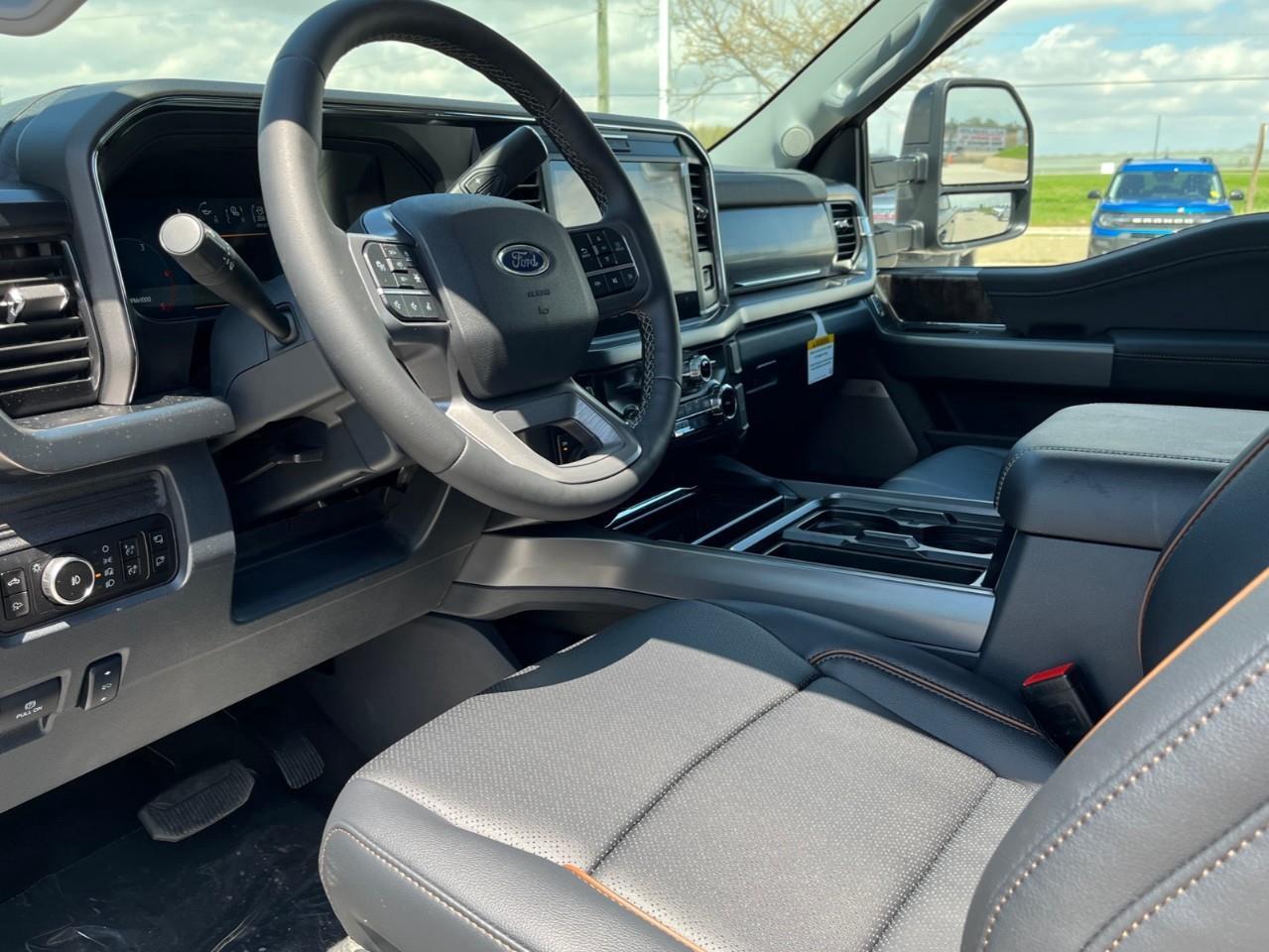 2026 Ford F-350 Lariat Photo
