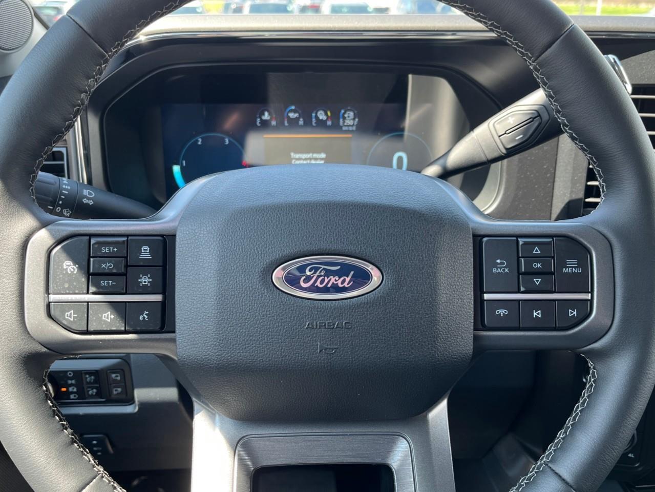 2026 Ford F-350 Lariat Photo