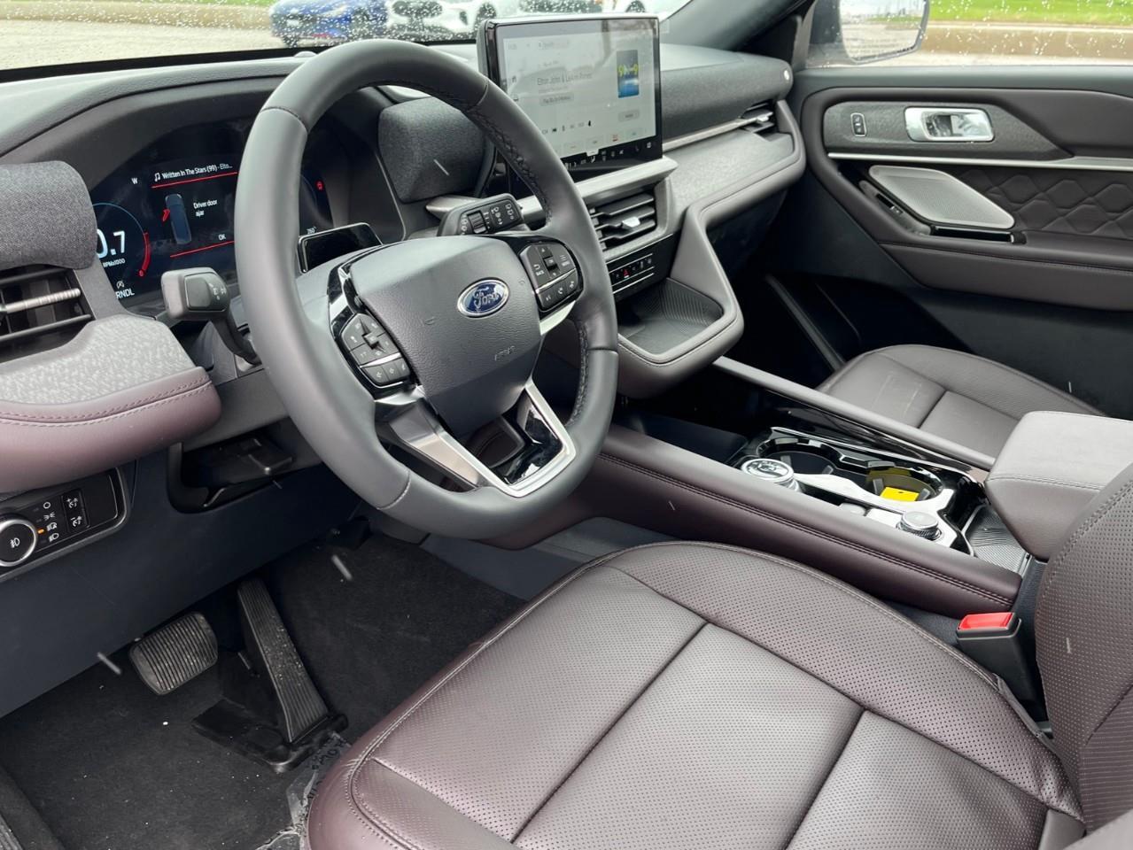 2026 Ford Explorer Platinum Photo
