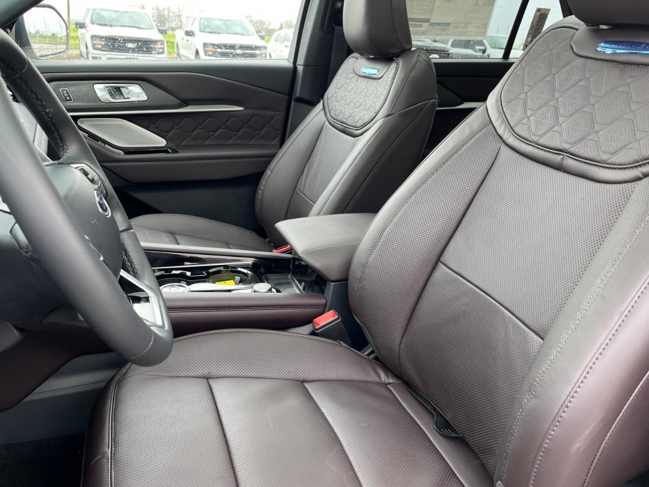 2026 Ford Explorer Platinum Photo