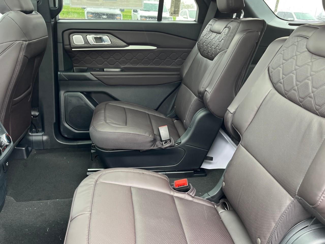 2026 Ford Explorer Platinum Photo