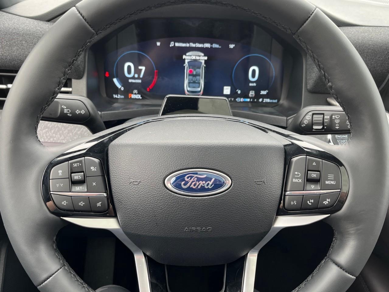 2026 Ford Explorer Platinum Photo