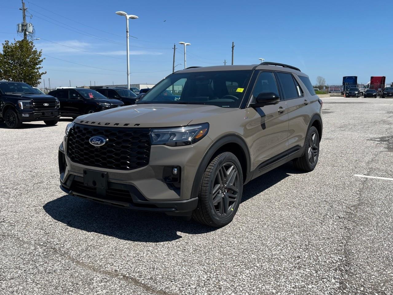 2026 Ford Explorer ST-Line Photo3