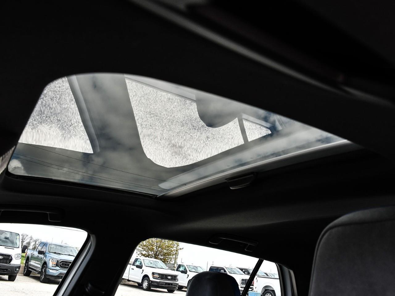 2025 Volkswagen Golf R Black Edition NAV | SUNROOF | HTD & COOLED SEATS Photo