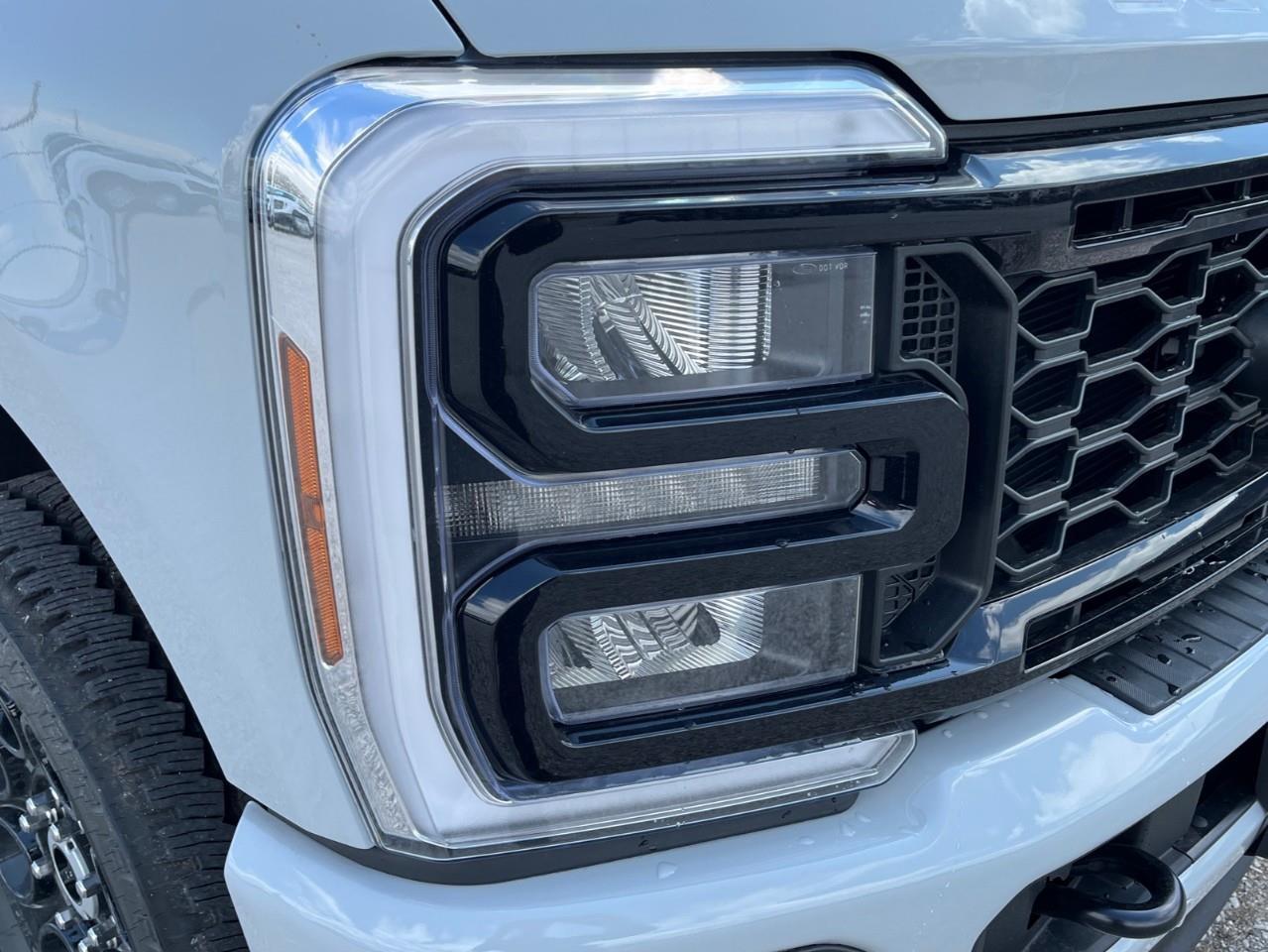 2026 Ford F-250 LARIAT Photo