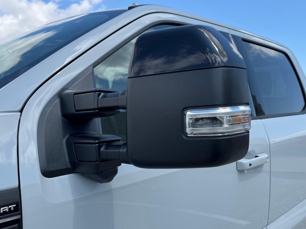 2026 Ford F-250 LARIAT Photo