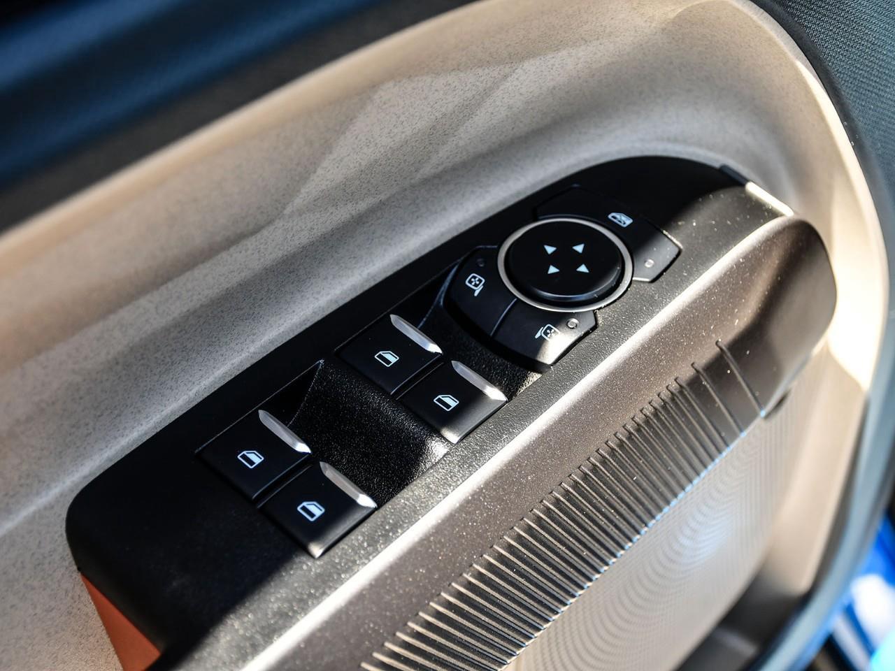 2025 Ford Maverick Lariat NAV | SUNROOF | HTD SEATS | HTD STEERING Photo