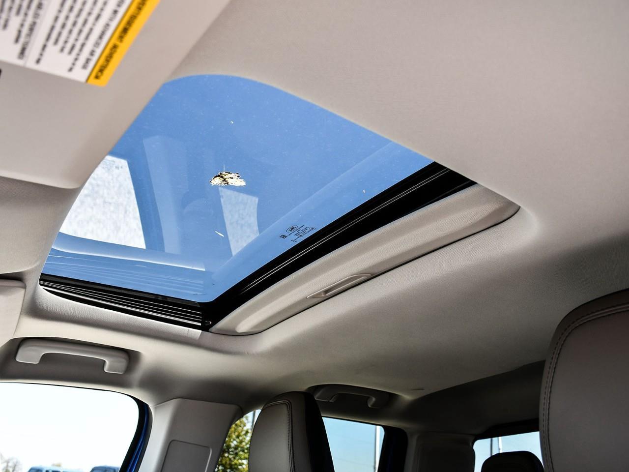 2025 Ford Maverick Lariat NAV | SUNROOF | HTD SEATS | HTD STEERING Photo
