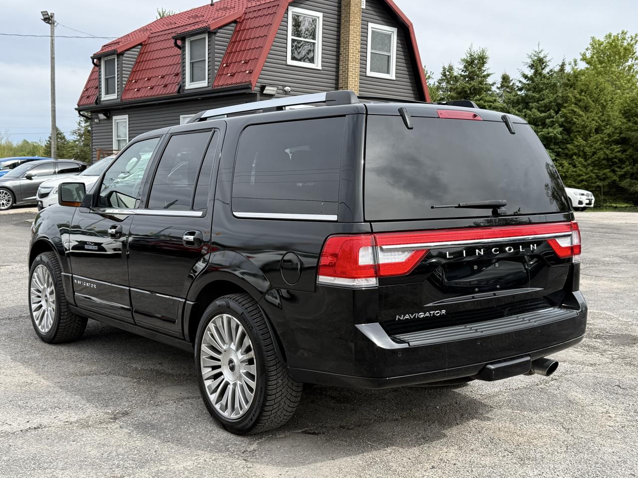 2017 Lincoln Navigator Select Photo4
