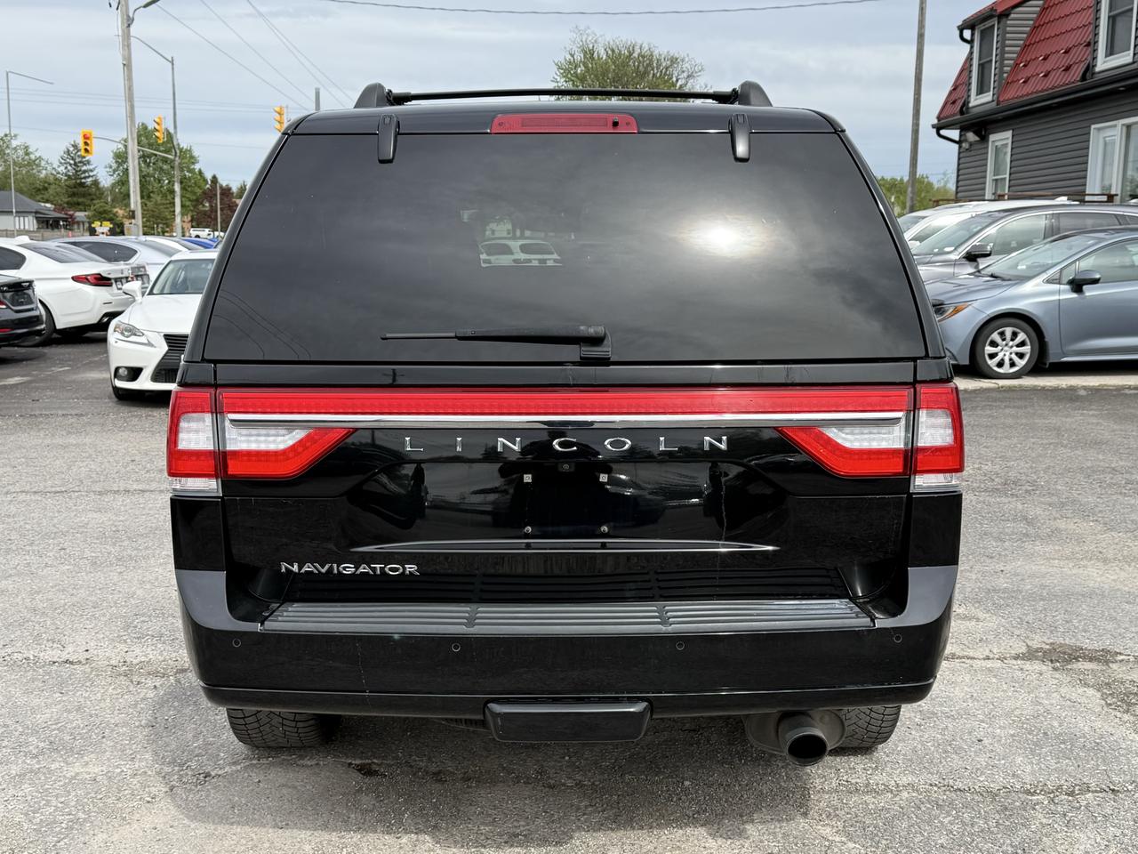 2017 Lincoln Navigator Select Photo3