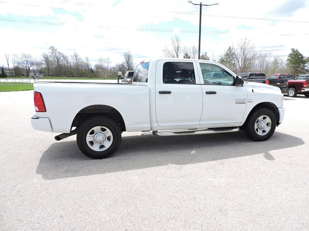 2018 RAM 3500 ST 6.7 Cummins Diesel RWD Seats 6 Only 74000 KMS Photo4