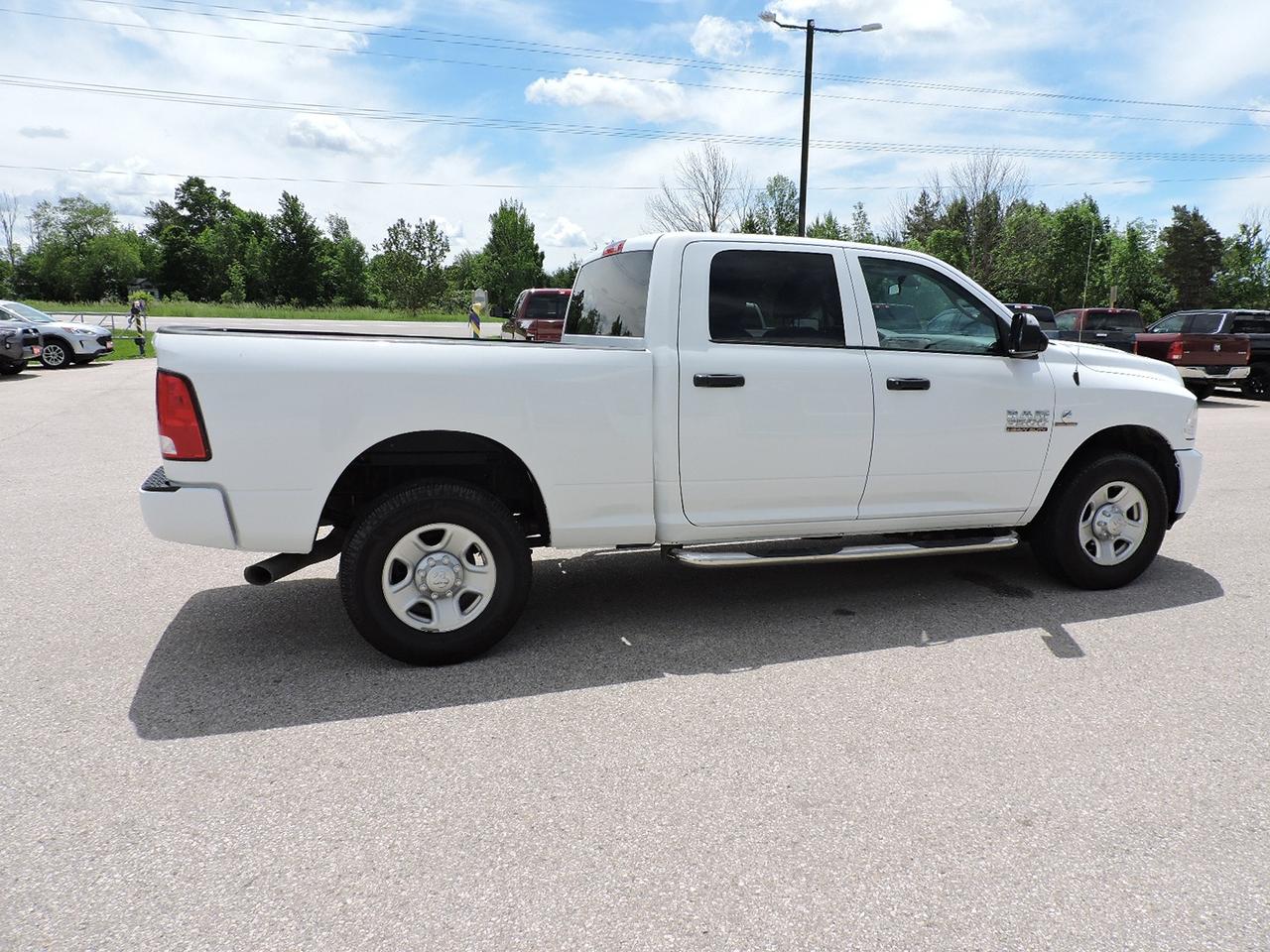 2018 RAM 3500 ST 6.7 Cummins Diesel RWD Seats 6 Only 74000 KMS Photo4