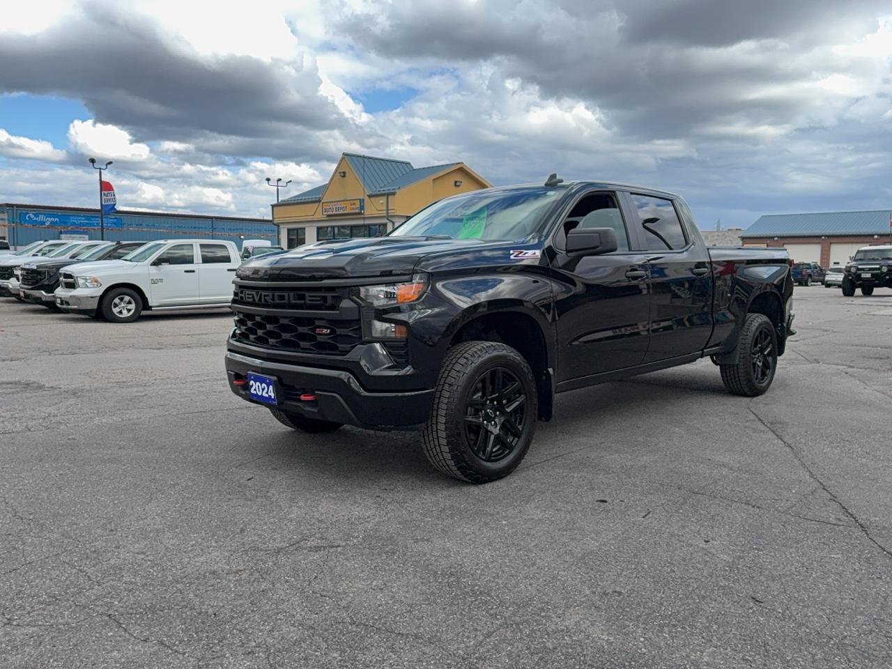 2024 Chevrolet Silverado 1500 CustomTrailBoss Z71 CrewCab4WD 5.3L8cylGas 6'7"Box Photo