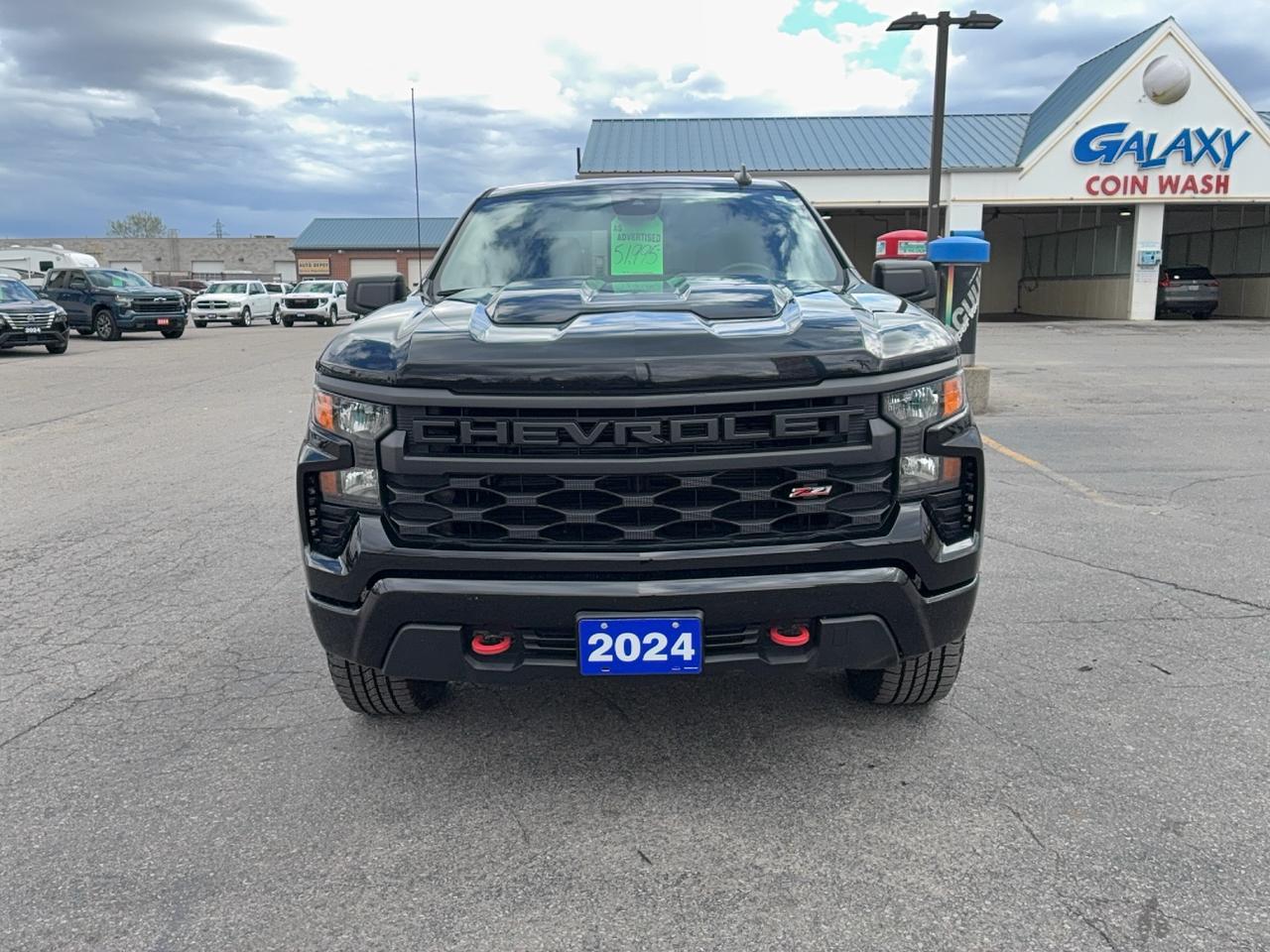 2024 Chevrolet Silverado 1500 CustomTrailBoss Z71 CrewCab4WD 5.3L8cylGas 6'7"Box Photo2