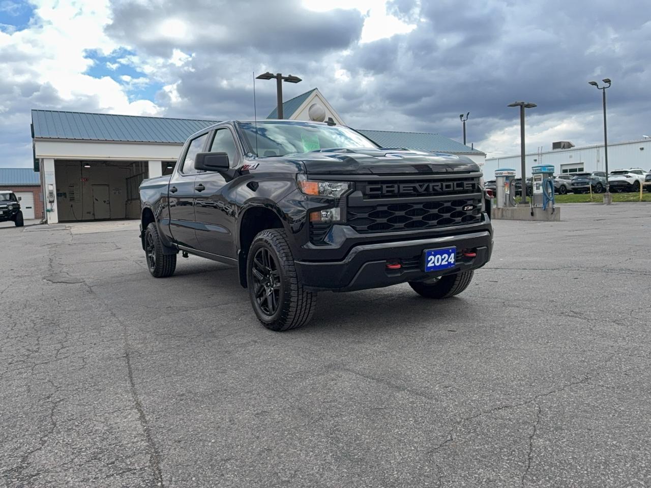 2024 Chevrolet Silverado 1500 CustomTrailBoss Z71 CrewCab4WD 5.3L8cylGas 6'7"Box Photo
