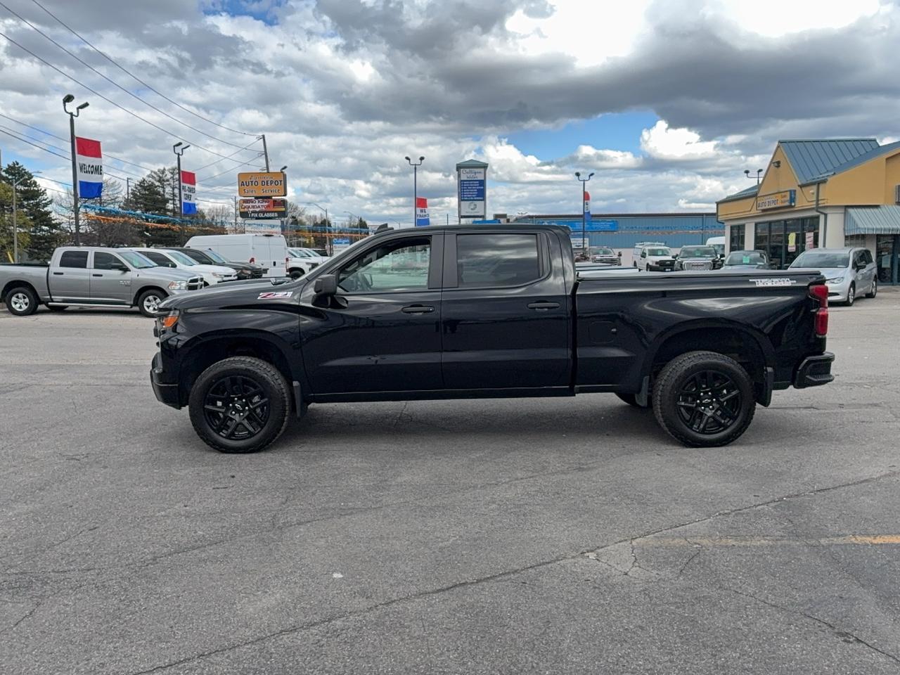 2024 Chevrolet Silverado 1500 CustomTrailBoss Z71 CrewCab4WD 5.3L8cylGas 6'7"Box Photo