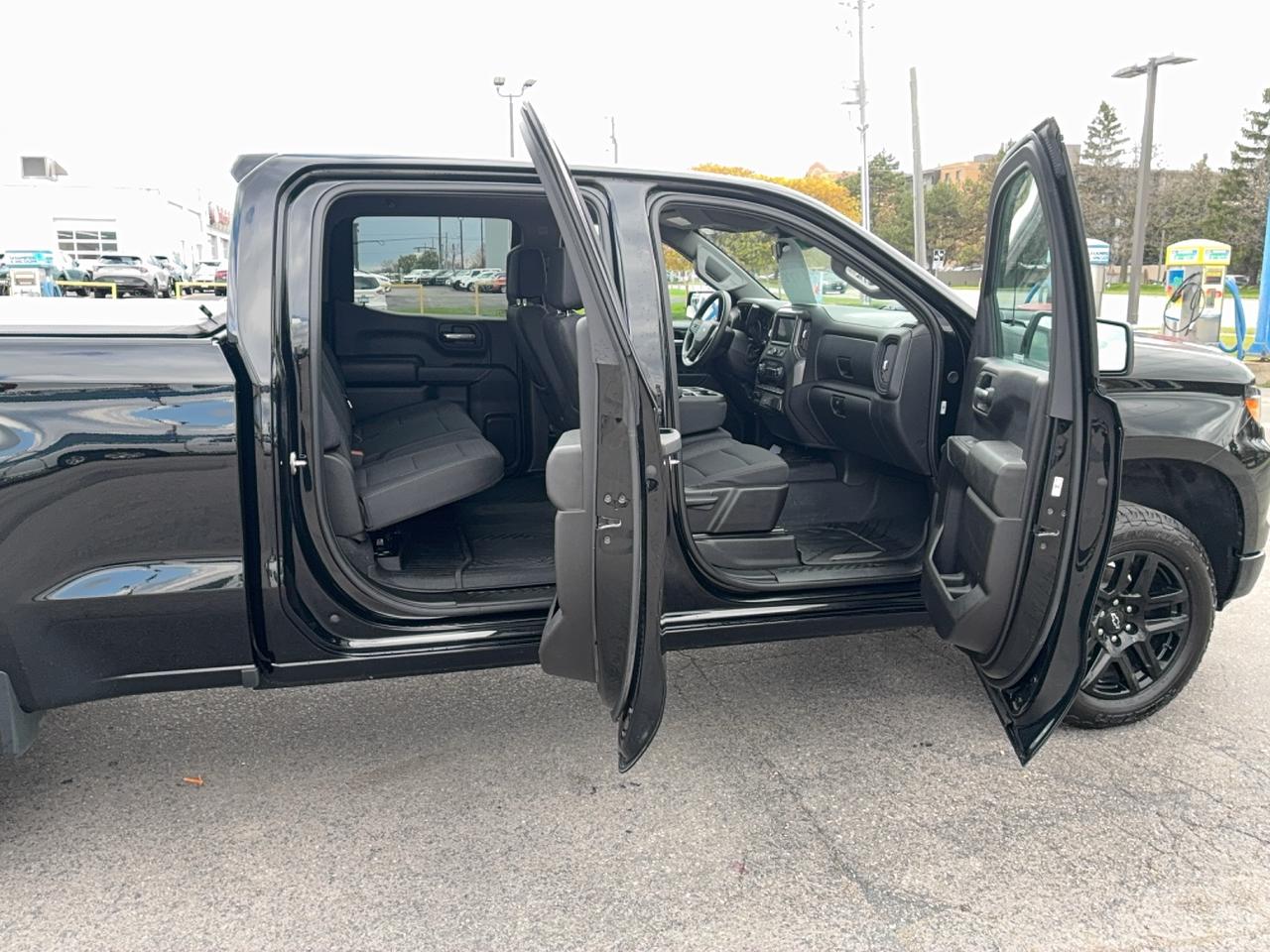 2024 Chevrolet Silverado 1500 CustomTrailBoss Z71 CrewCab4WD 5.3L8cylGas 6'7"Box Photo