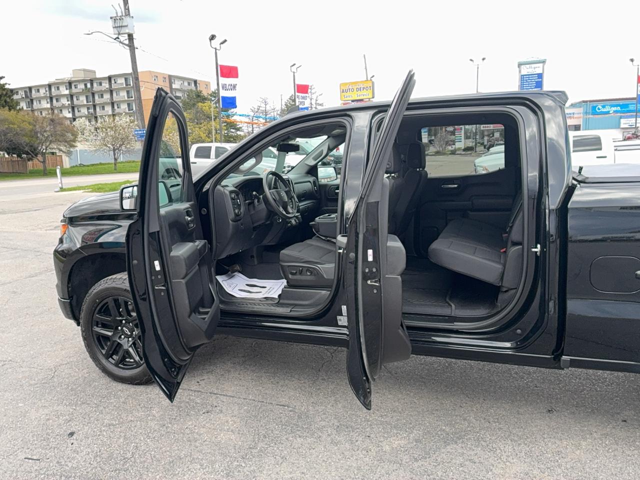 2024 Chevrolet Silverado 1500 CustomTrailBoss Z71 CrewCab4WD 5.3L8cylGas 6'7"Box Photo