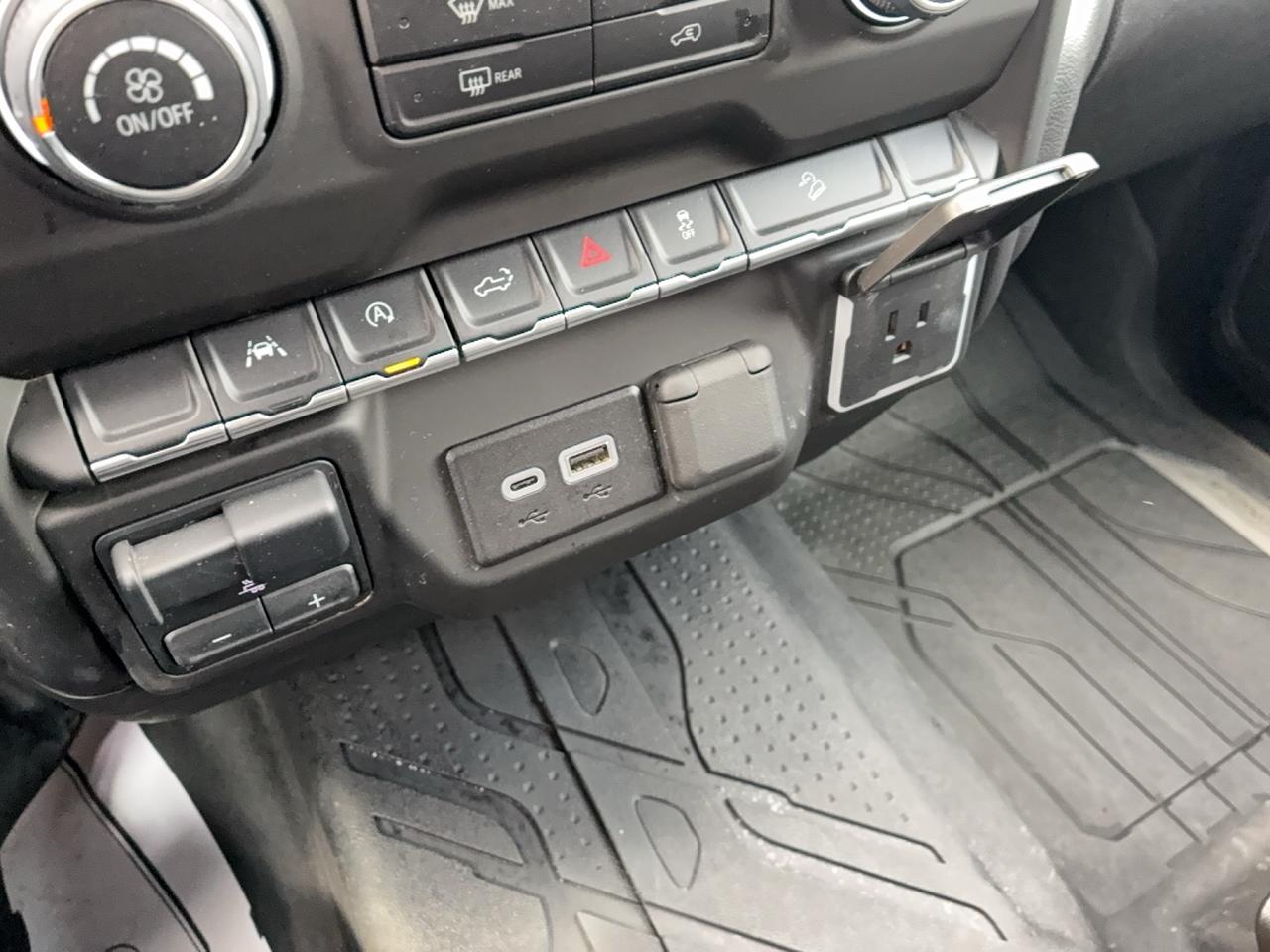2024 Chevrolet Silverado 1500 CustomTrailBoss Z71 CrewCab4WD 5.3L8cylGas 6'7"Box Photo