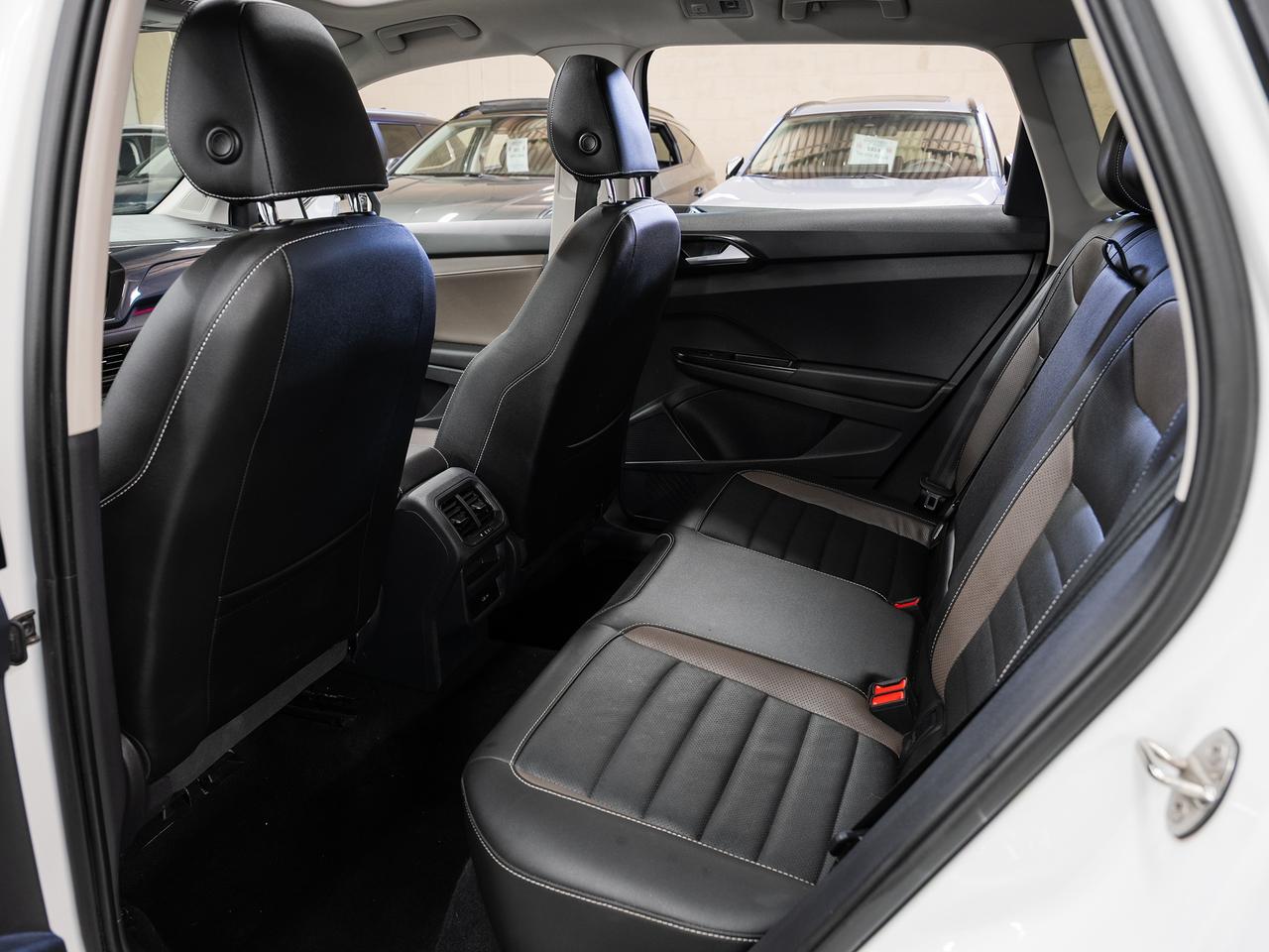 2023 Volkswagen Taos HIGHLINE AWD | Nav | Leather | Panoroof | CarPlay Photo
