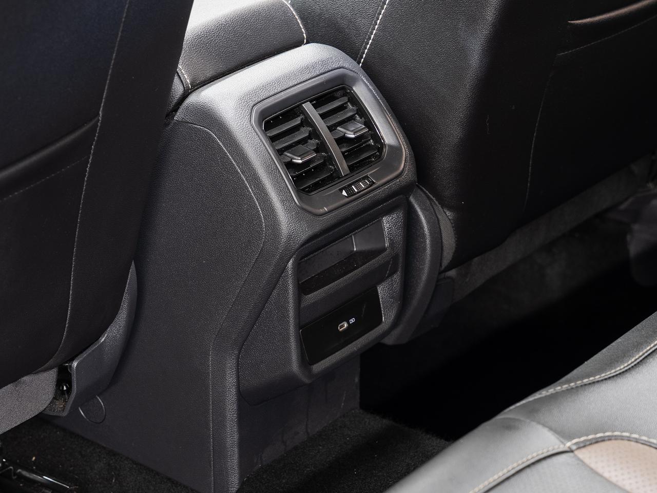 2023 Volkswagen Taos HIGHLINE AWD | Nav | Leather | Panoroof | CarPlay