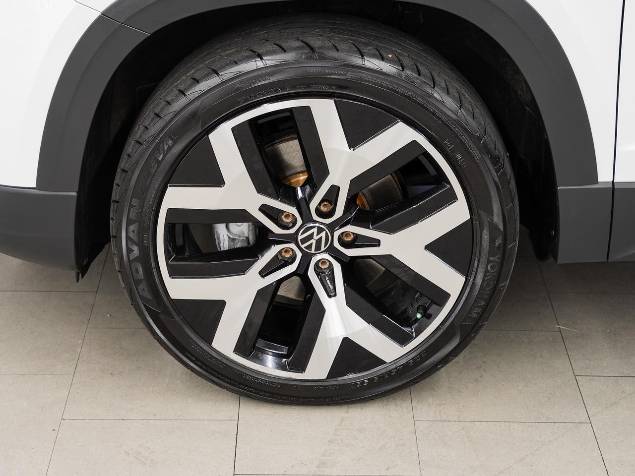 2023 Volkswagen Taos HIGHLINE AWD | Nav | Leather | Panoroof | CarPlay Photo