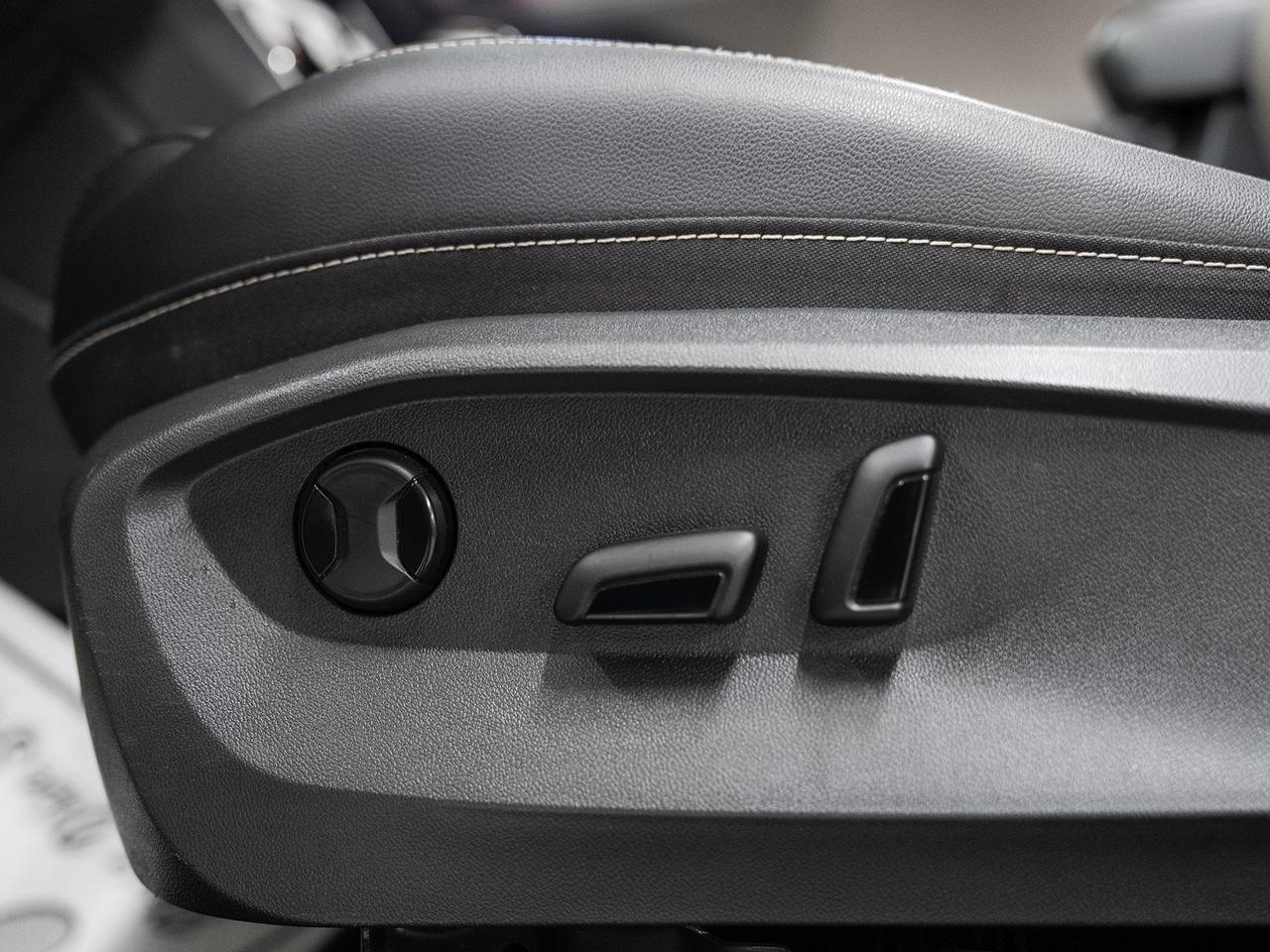 2023 Volkswagen Taos HIGHLINE AWD | Nav | Leather | Panoroof | CarPlay
