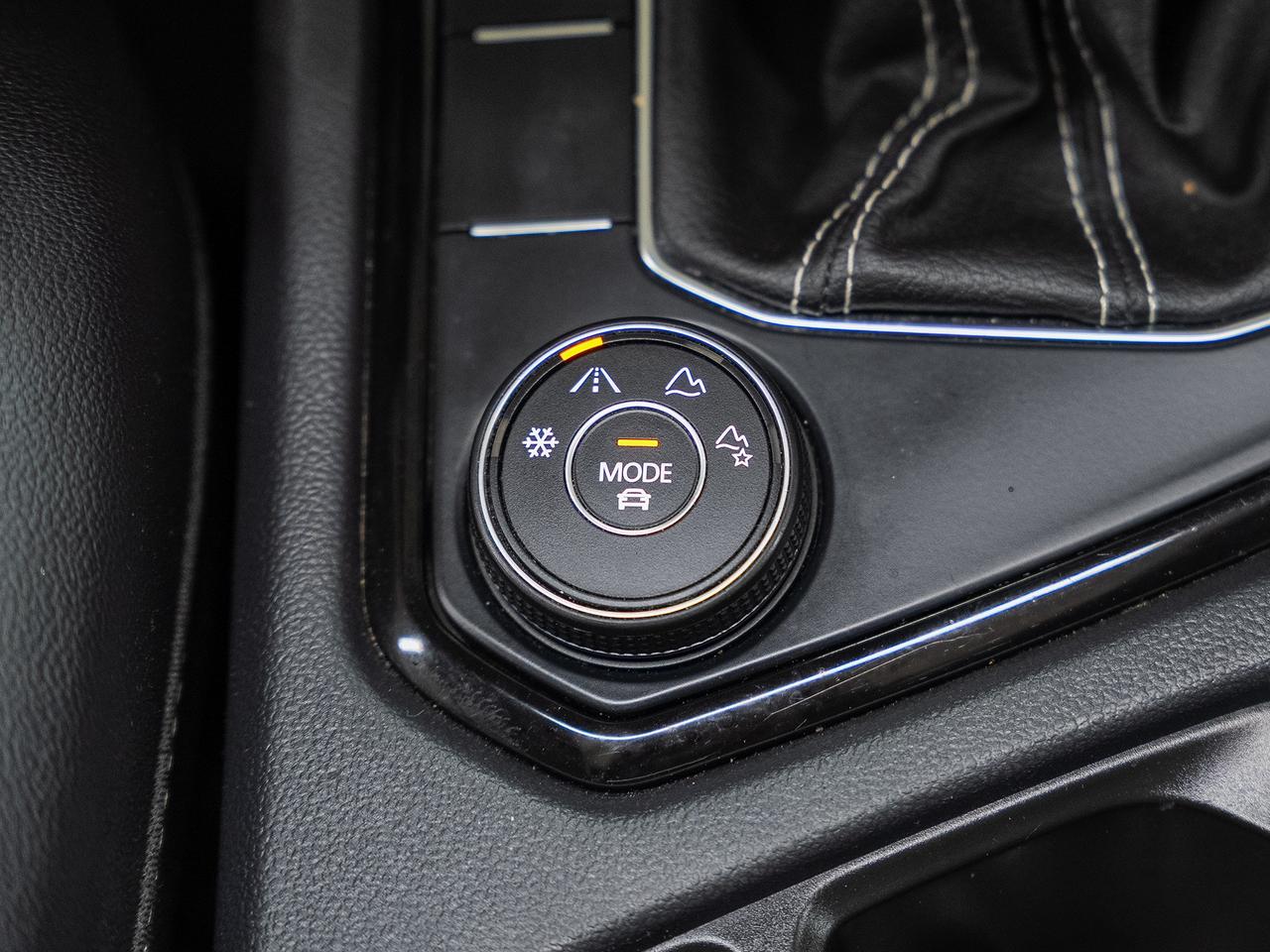2023 Volkswagen Taos HIGHLINE AWD | Nav | Leather | Panoroof | CarPlay Photo