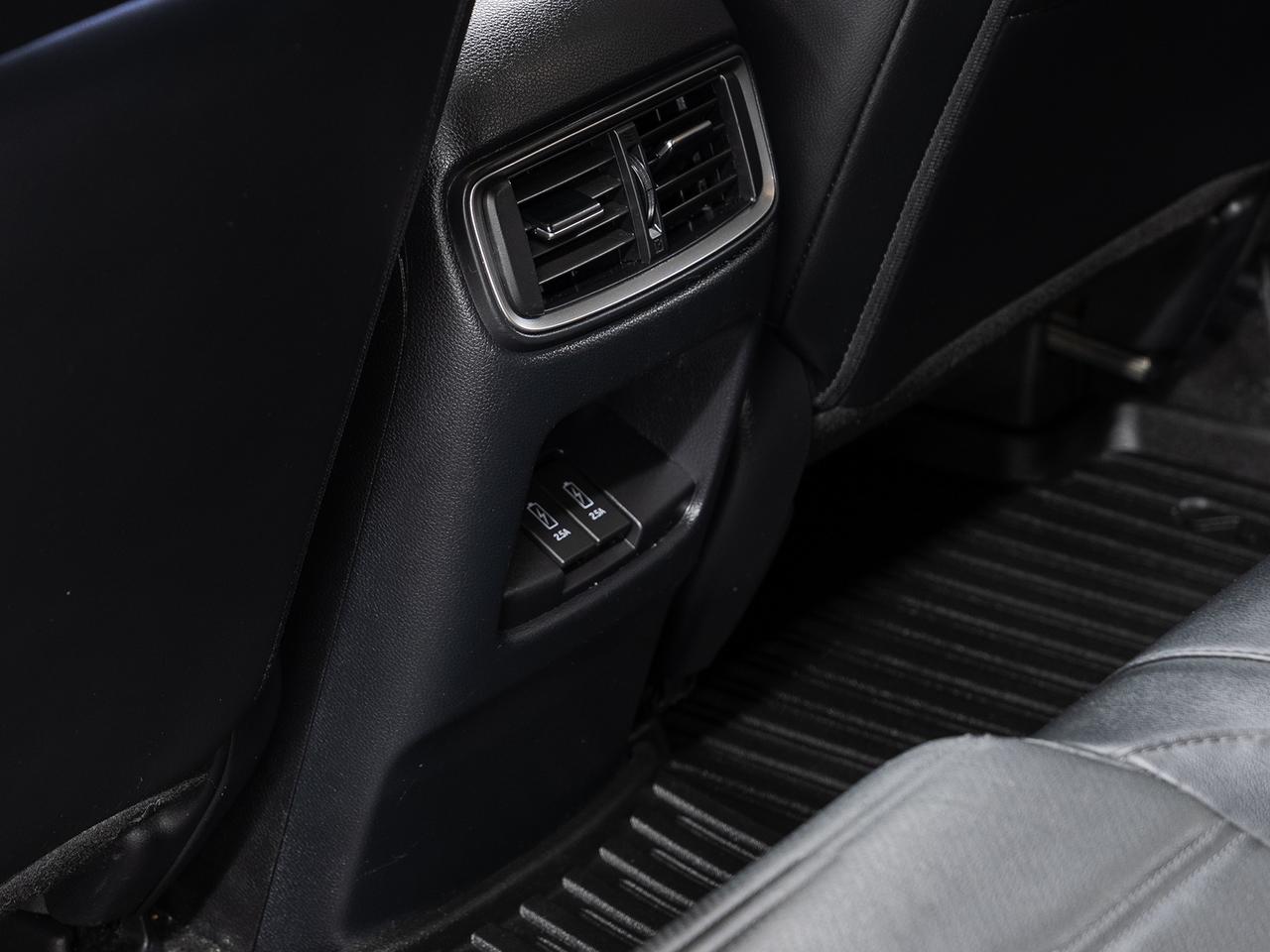 2019 Honda CR-V TOURING AWD | Nav | Leather | Sunroof | CarPlay Photo