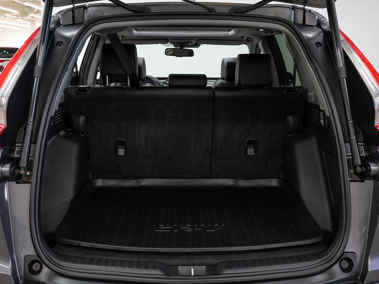2019 Honda CR-V TOURING AWD | Nav | Leather | Sunroof | CarPlay Photo