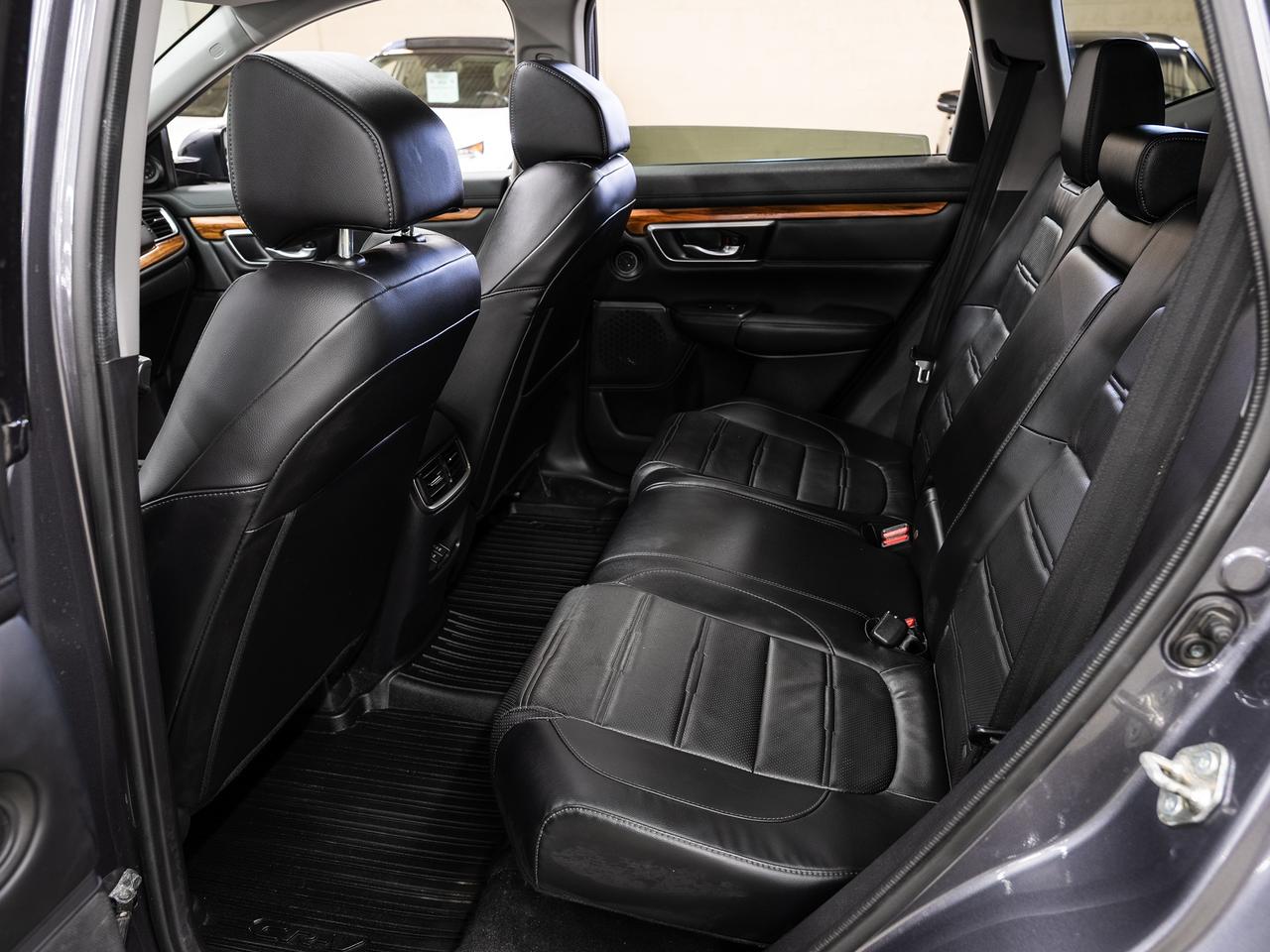 2019 Honda CR-V TOURING AWD | Nav | Leather | Sunroof | CarPlay Photo