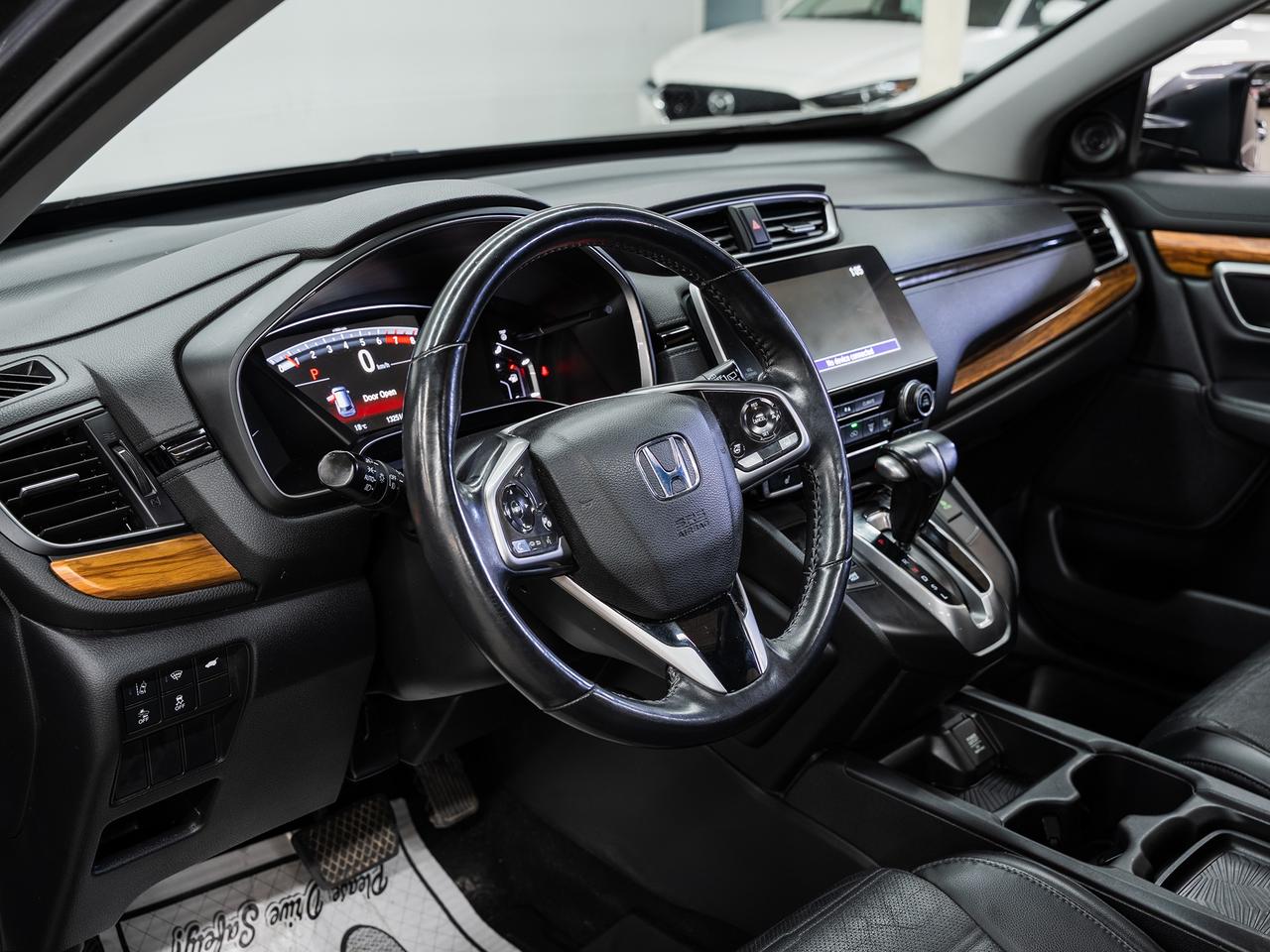 2019 Honda CR-V TOURING AWD | Nav | Leather | Sunroof | CarPlay Photo