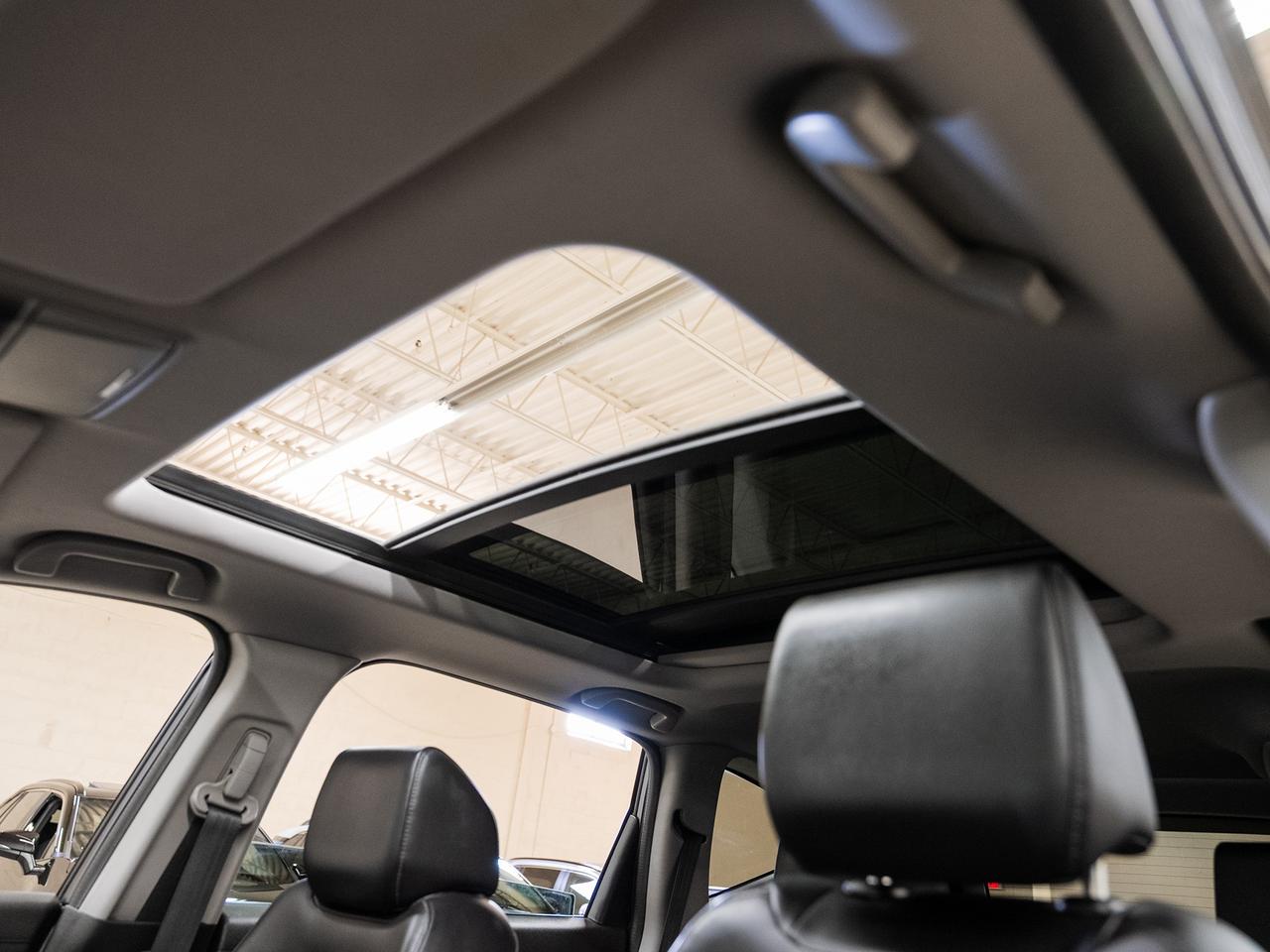 2019 Honda CR-V TOURING AWD | Nav | Leather | Sunroof | CarPlay Photo
