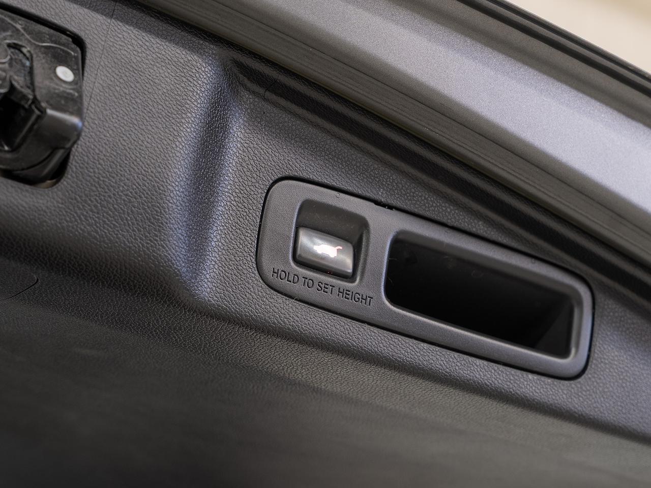2019 Honda CR-V TOURING AWD | Nav | Leather | Sunroof | CarPlay Photo