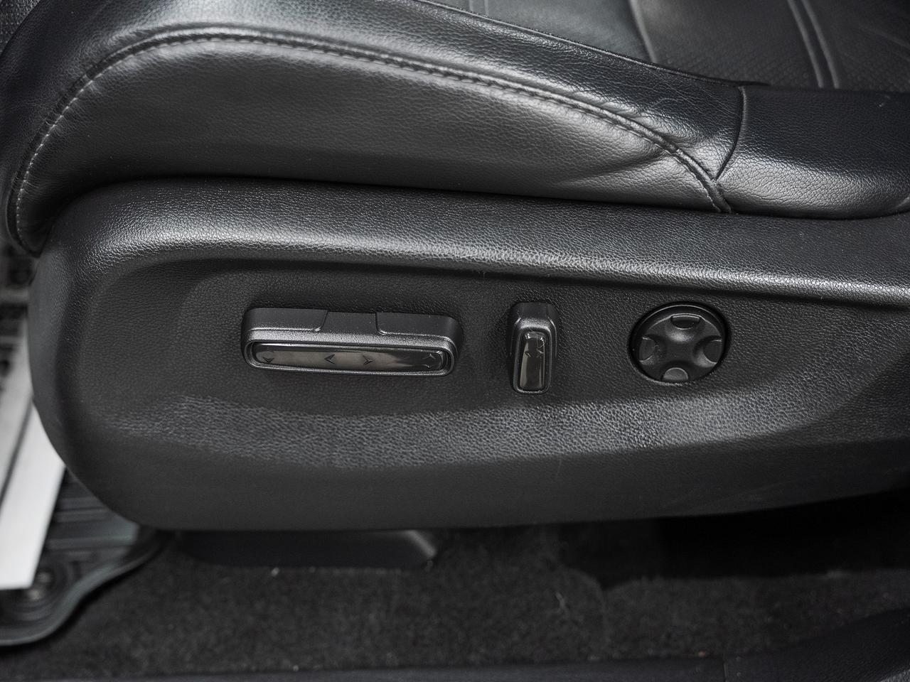 2019 Honda CR-V TOURING AWD | Nav | Leather | Sunroof | CarPlay Photo