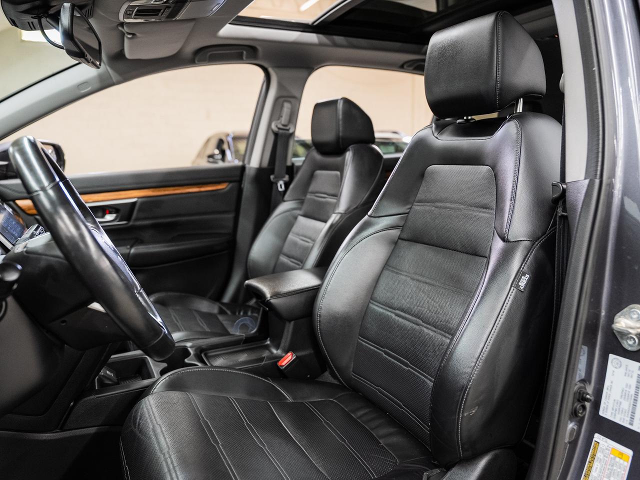 2019 Honda CR-V TOURING AWD | Nav | Leather | Sunroof | CarPlay Photo