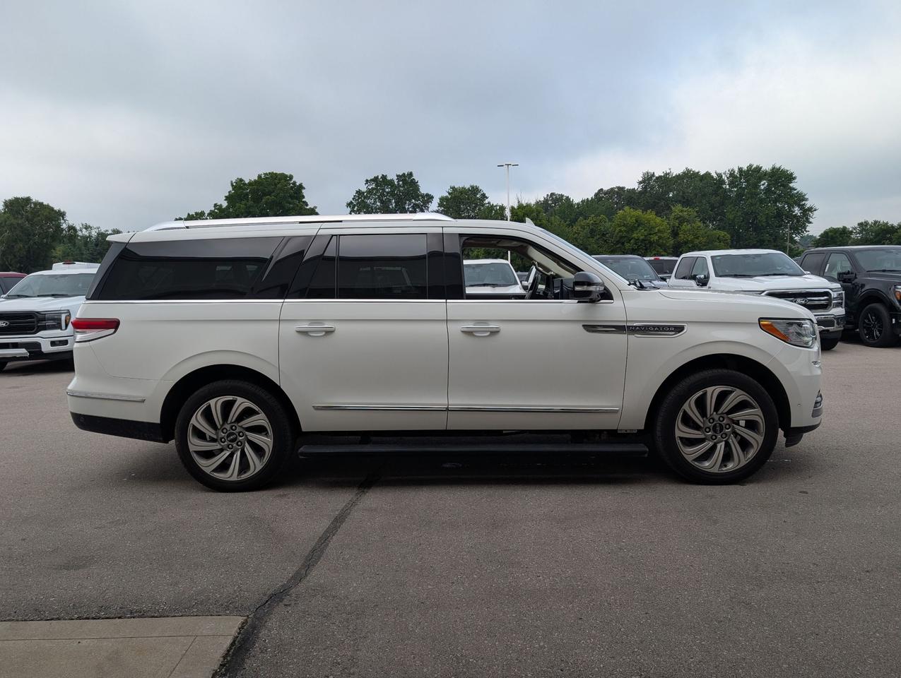 2022 Lincoln Navigator Reserve 4x4 Photo3