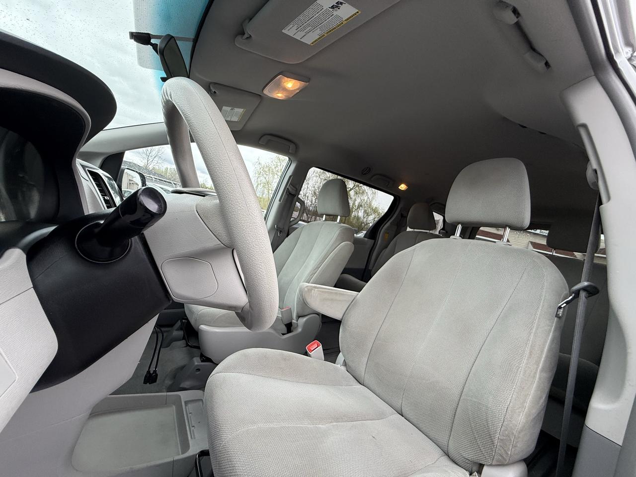 2014 Toyota Sienna Ex Photo